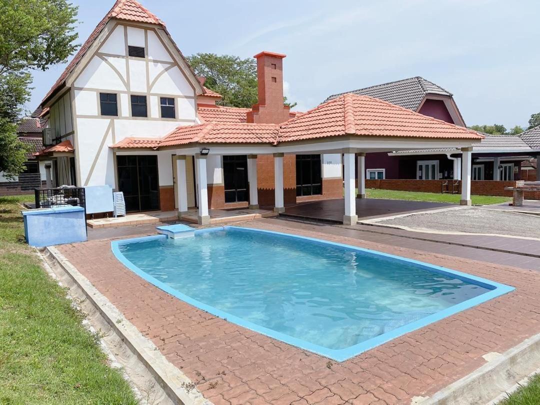 Villa With Private Swimming Pool Melaka Zewnętrze zdjęcie